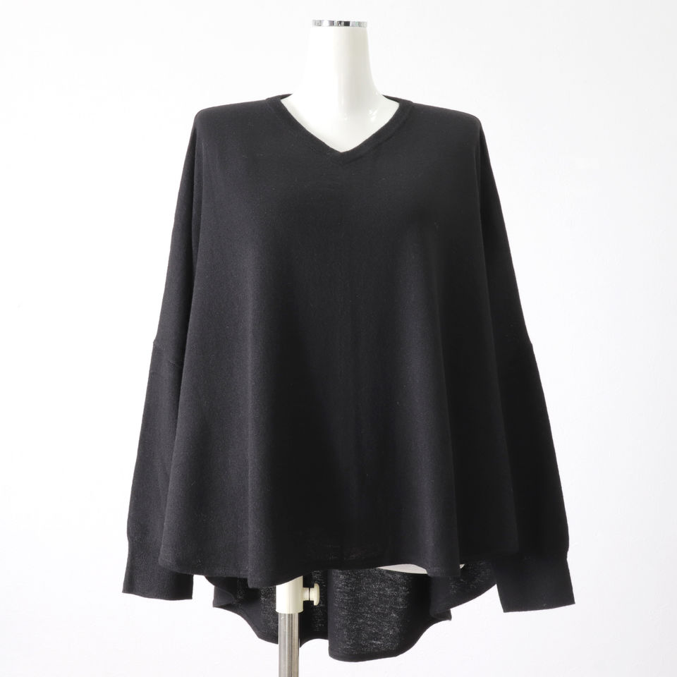 front seem V neck round hem P/O　BLACK