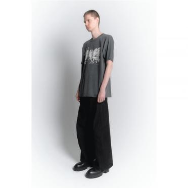 GRAPHIC T-SHIRT "SHOKKAKUTEKI SONZAI"　CHARCOAL No.4