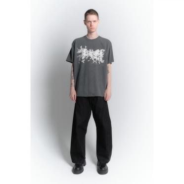 GRAPHIC T-SHIRT "SHOKKAKUTEKI SONZAI"　CHARCOAL No.3