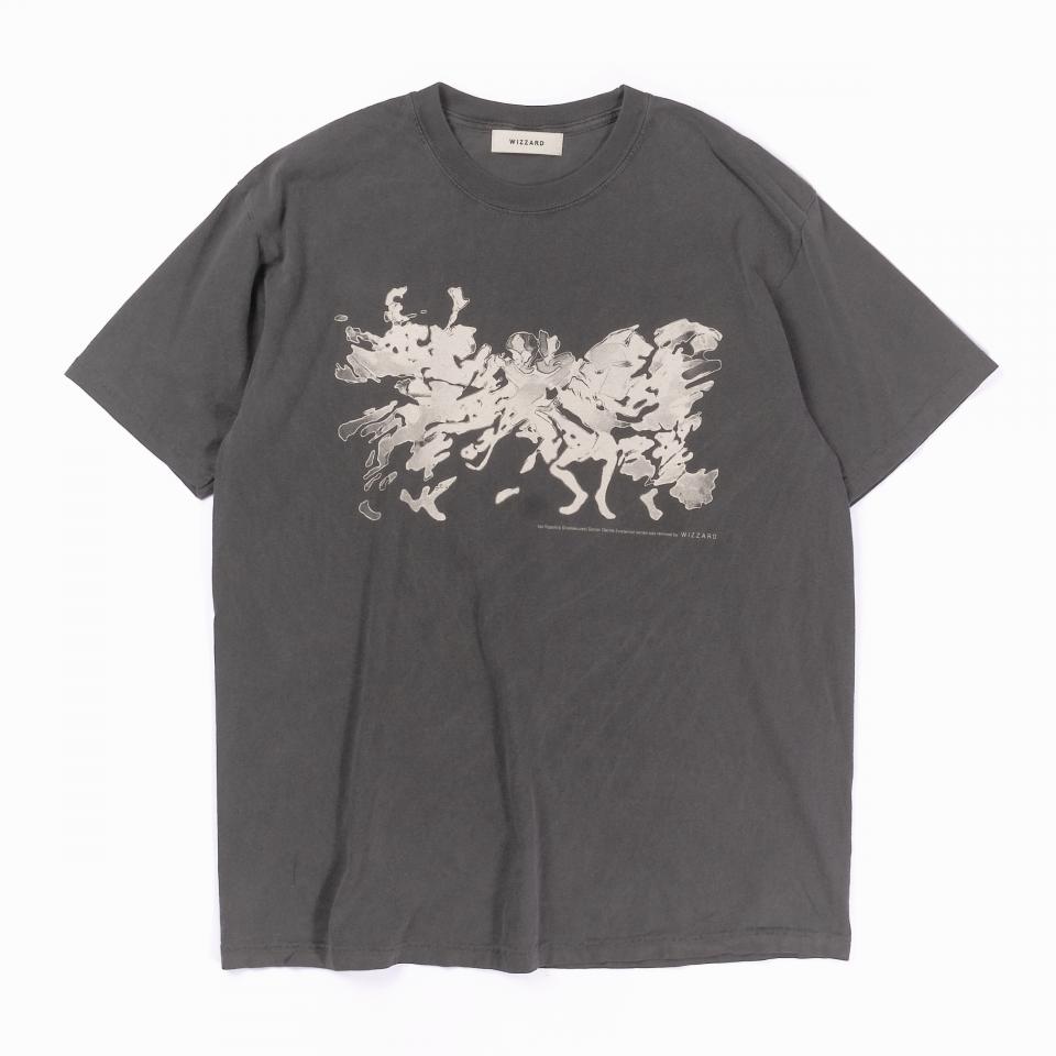GRAPHIC T-SHIRT "SHOKKAKUTEKI SONZAI"　CHARCOAL